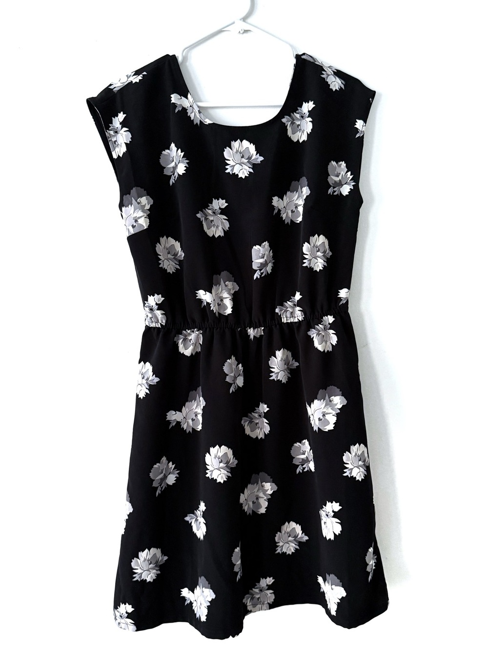 Old Navy Black Floral Cap-Sleeve Dress Med NWOT